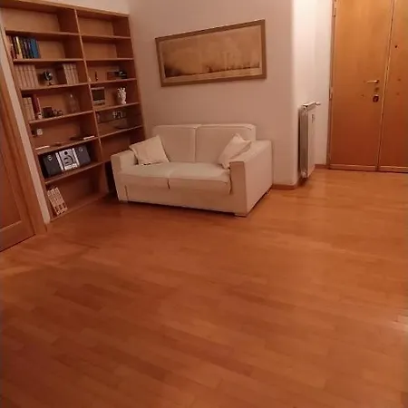 Lägenhet Lovely Accogliente Tra Policlinico E Piazza Bologna