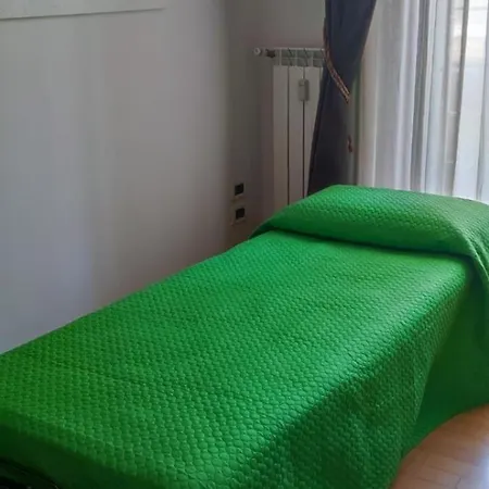 Lägenhet Lovely Accogliente Tra Policlinico E Piazza Bologna